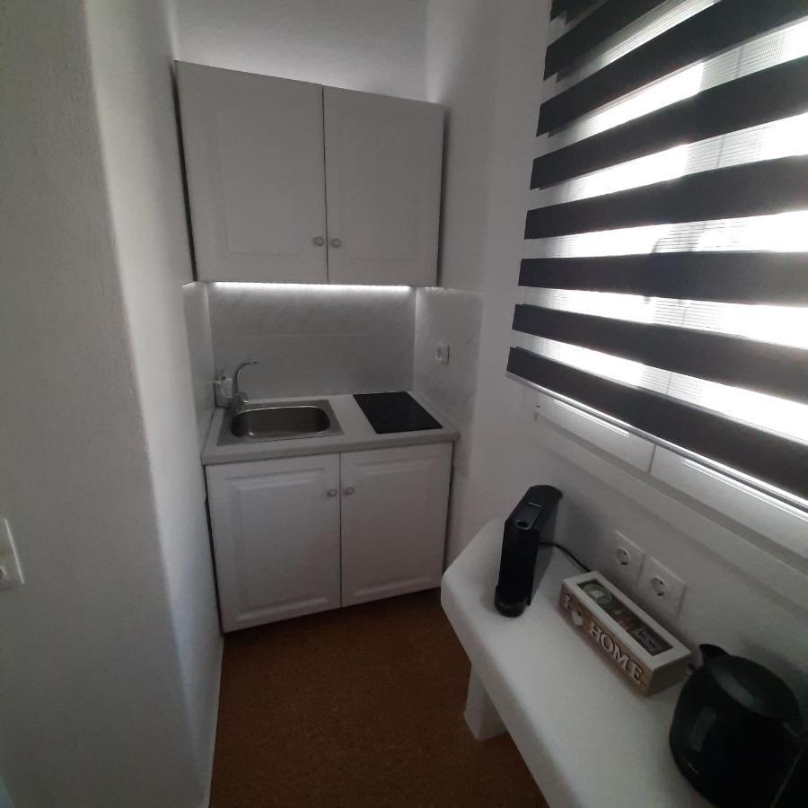 Flora Rooms & Apartments Nausa Zewnętrze zdjęcie
